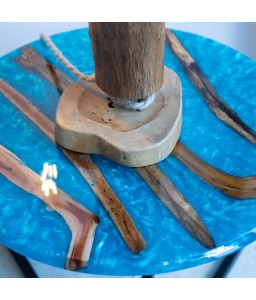 Table Basse en Bois Flotté et Résines Bleues