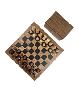 Box for chess pieces in walnut wood